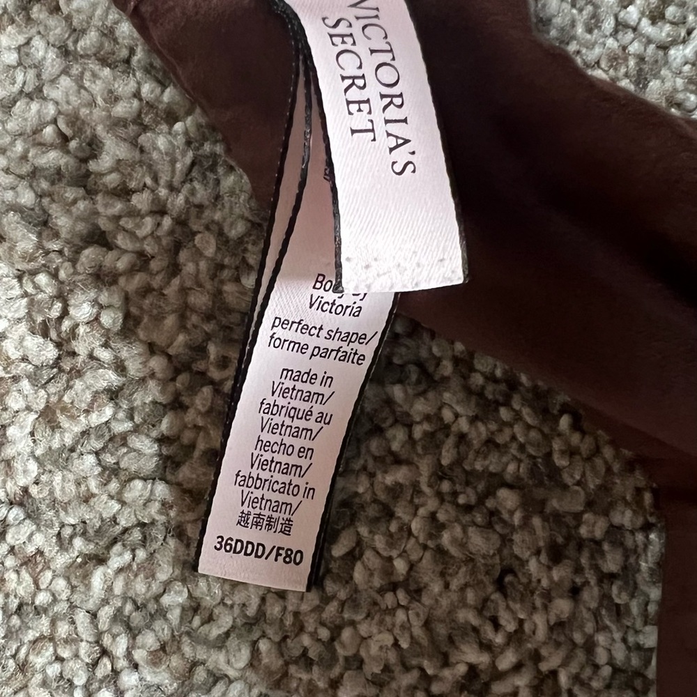 36 DDD Victoria Secret Bras (4 total)